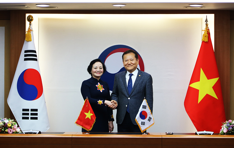 Bộ trưởng Phạm Thị Thanh Trà thăm và làm việc với Bộ trưởng Nội vụ và An toàn Hàn Quốc