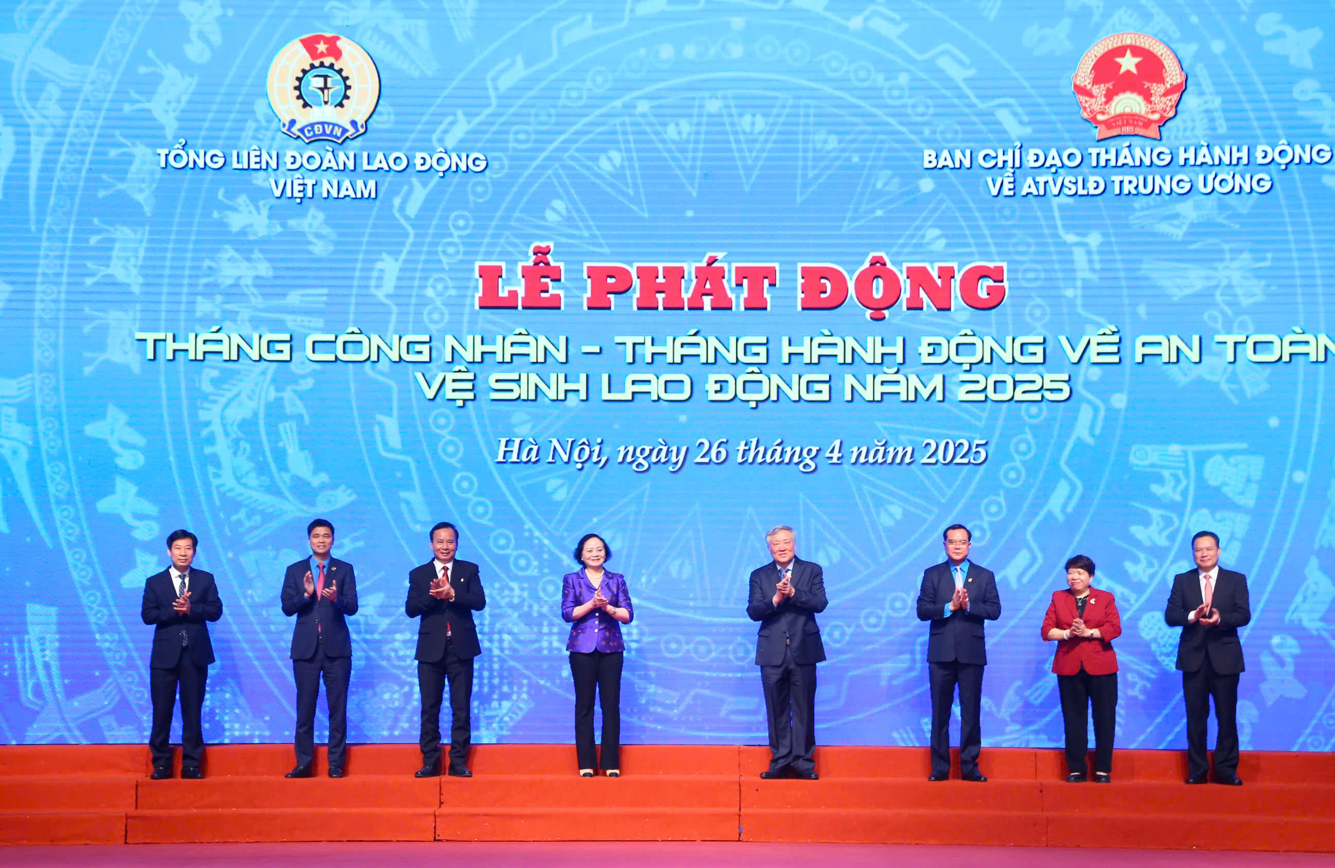 Chăm lo đời sống và bảo vệ quyền lợi của người lao động, tạo ra môi trường làm việc an toàn và lành mạnh