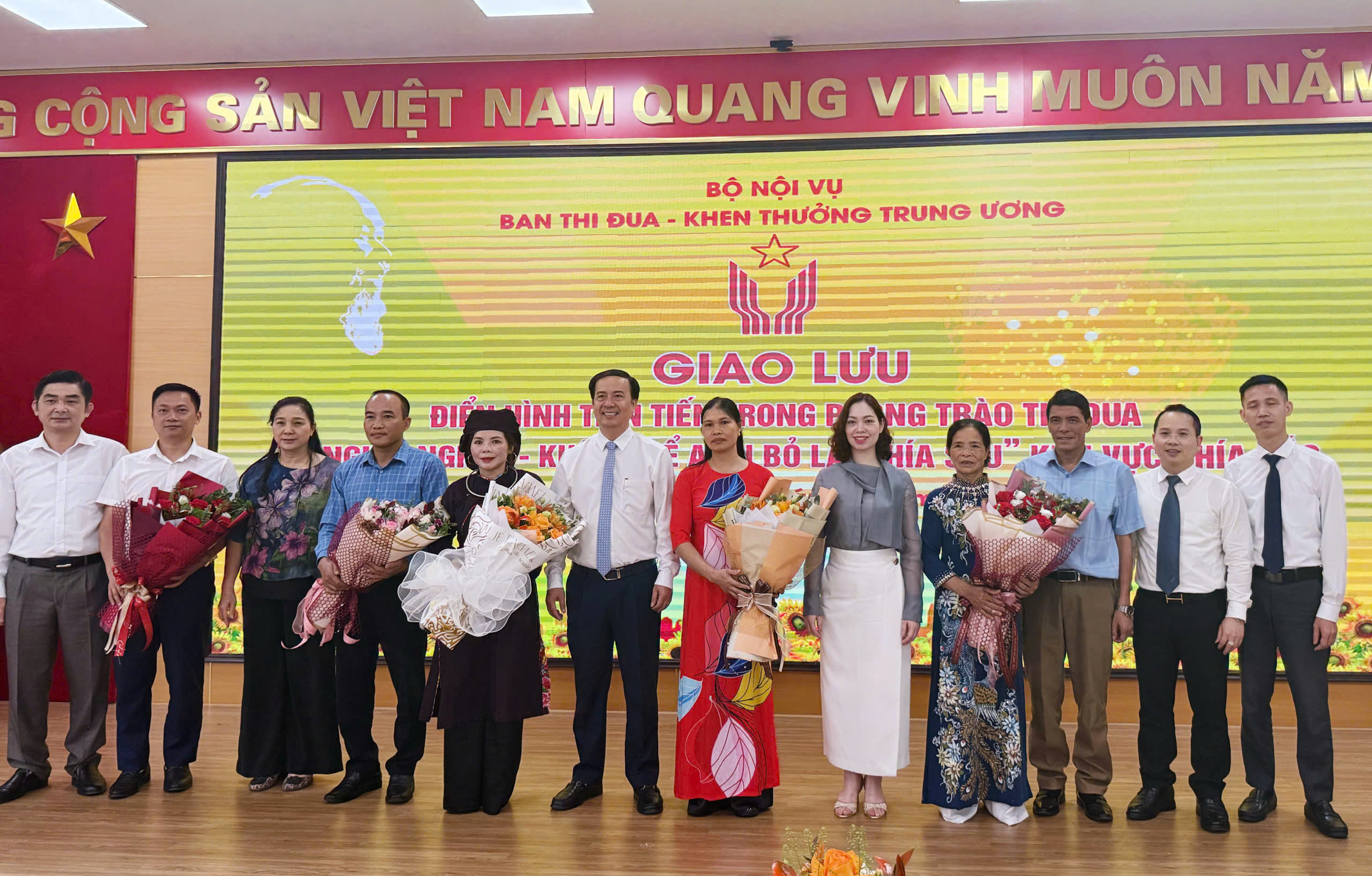 Giao lưu điển hình tiên tiến trong phong trào thi đua "Vì người nghèo không để ai bị bỏ lại phía sau" khu vực phía Bắc