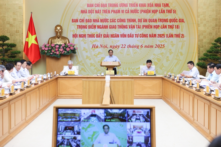 Thủ tướng Chính phủ: Không vì triển khai chính quyền địa phương 2 cấp mà ảnh hưởng tới các công việc