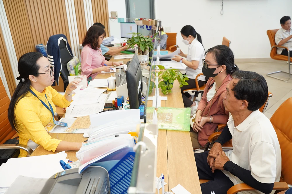 Tinh giản biên chế gắn với cơ cấu lại và nâng cao chất lượng đội ngũ cán bộ, công chức, viên chức