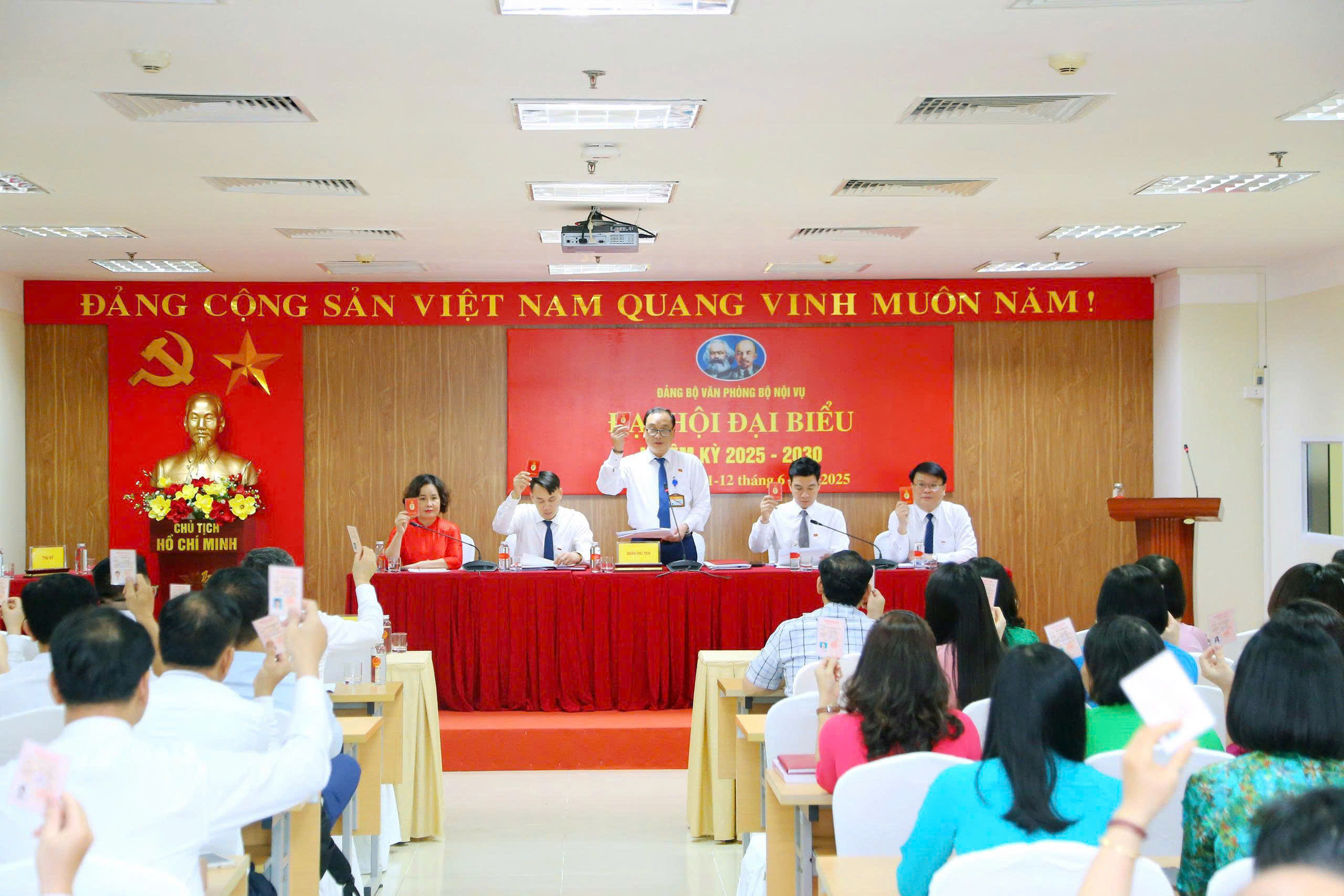 Phát huy tinh thần “Dân chủ - Kỷ cương - Đoàn kết - Đổi mới - Phát triển” tại Đại hội Đảng bộ Văn phòng Bộ Nội vụ nhiệm kỳ 2025 – 2030