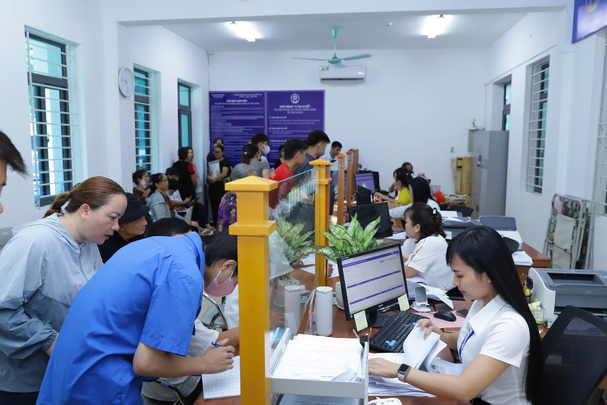 Xây dựng nền hành chính chuyên nghiệp, đổi mới quản trị quốc gia theo hướng hiện đại, hiệu năng, hiệu lực, hiệu quả