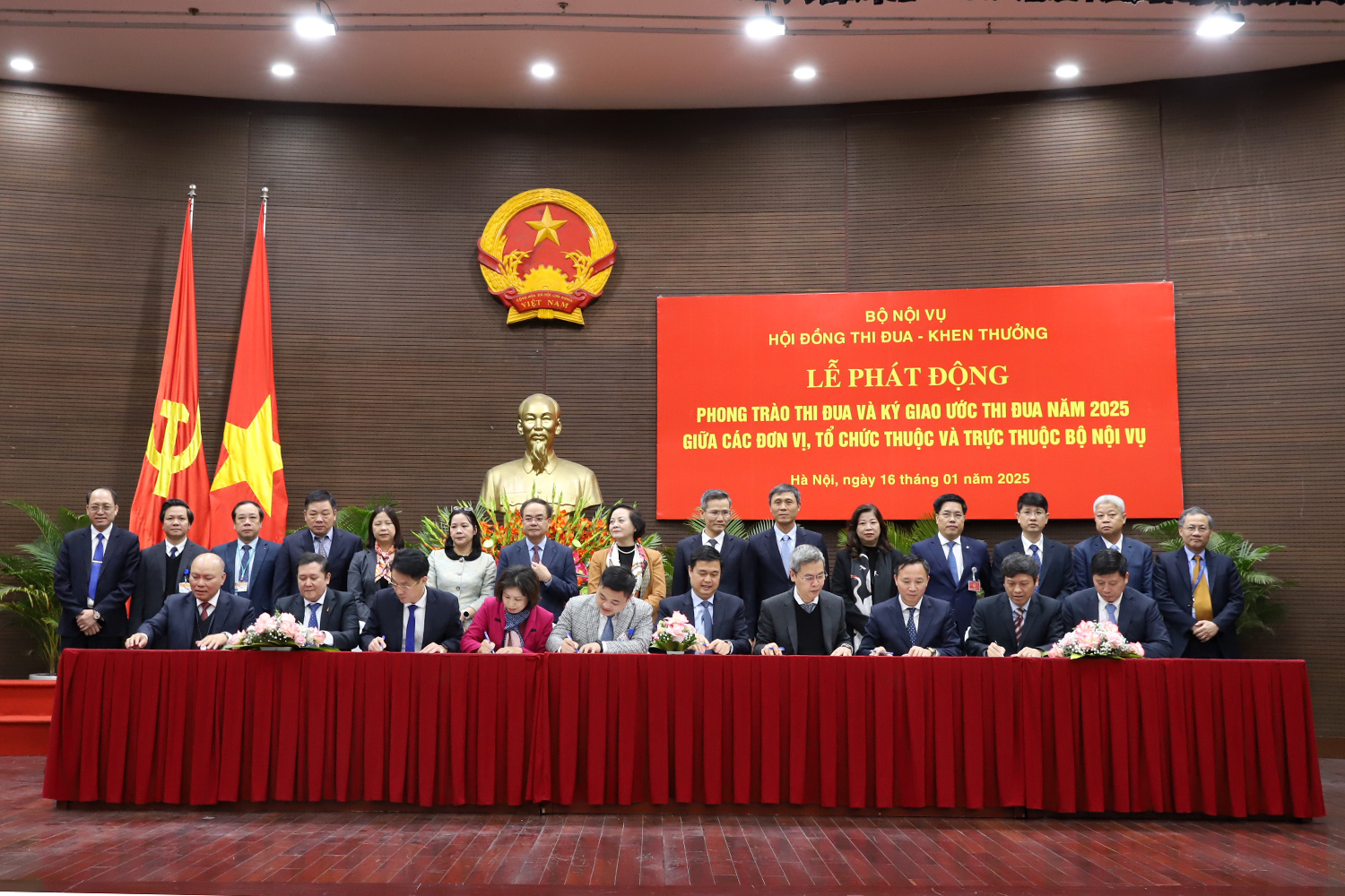 Hướng dẫn thực hiện công tác thi đua, khen thưởng năm 2025 tại Bộ Nội vụ