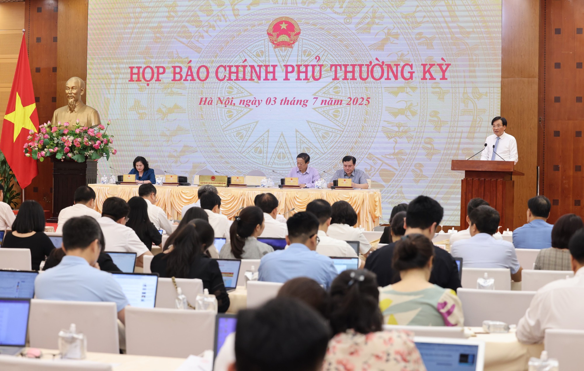 Công tác cải cách hành chính, phân cấp, phân quyền, phòng chống tham nhũng, lãng phí, tiêu cực được đẩy mạnh