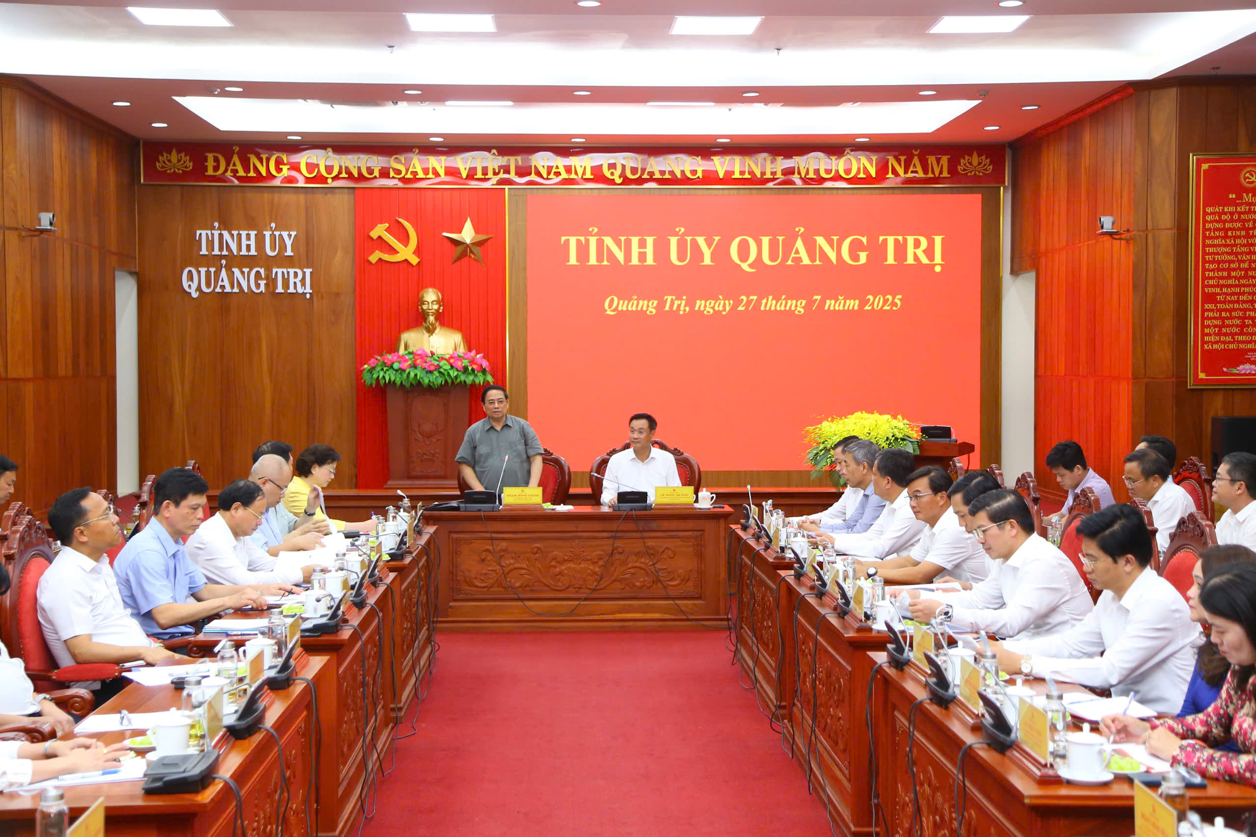 Thủ tướng Chính phủ làm việc với Ban Thường vụ Tỉnh ủy Quảng Trị về hoàn thiện bộ máy, nhân sự trong thực hiện mô hình chính quyền địa phương 2 cấp để phát triển bứt phá