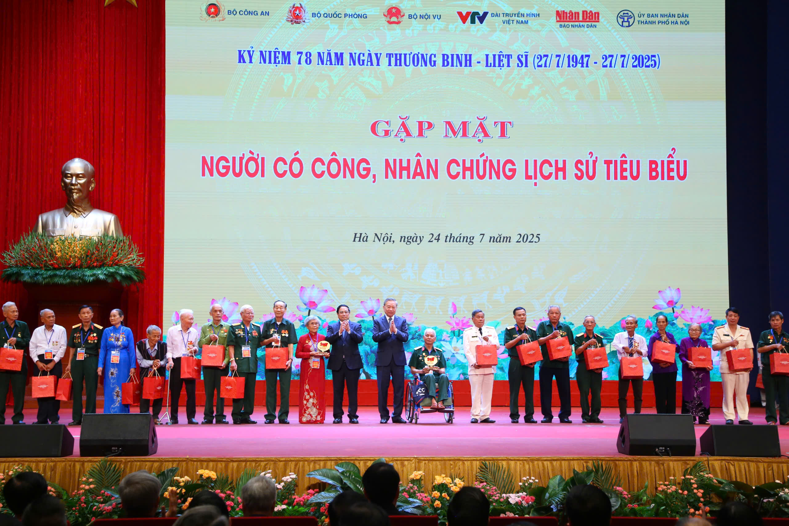 Tổng Bí thư Tô Lâm dự Cuộc gặp mặt người có công, nhân chứng lịch sử tiêu biểu năm 2025