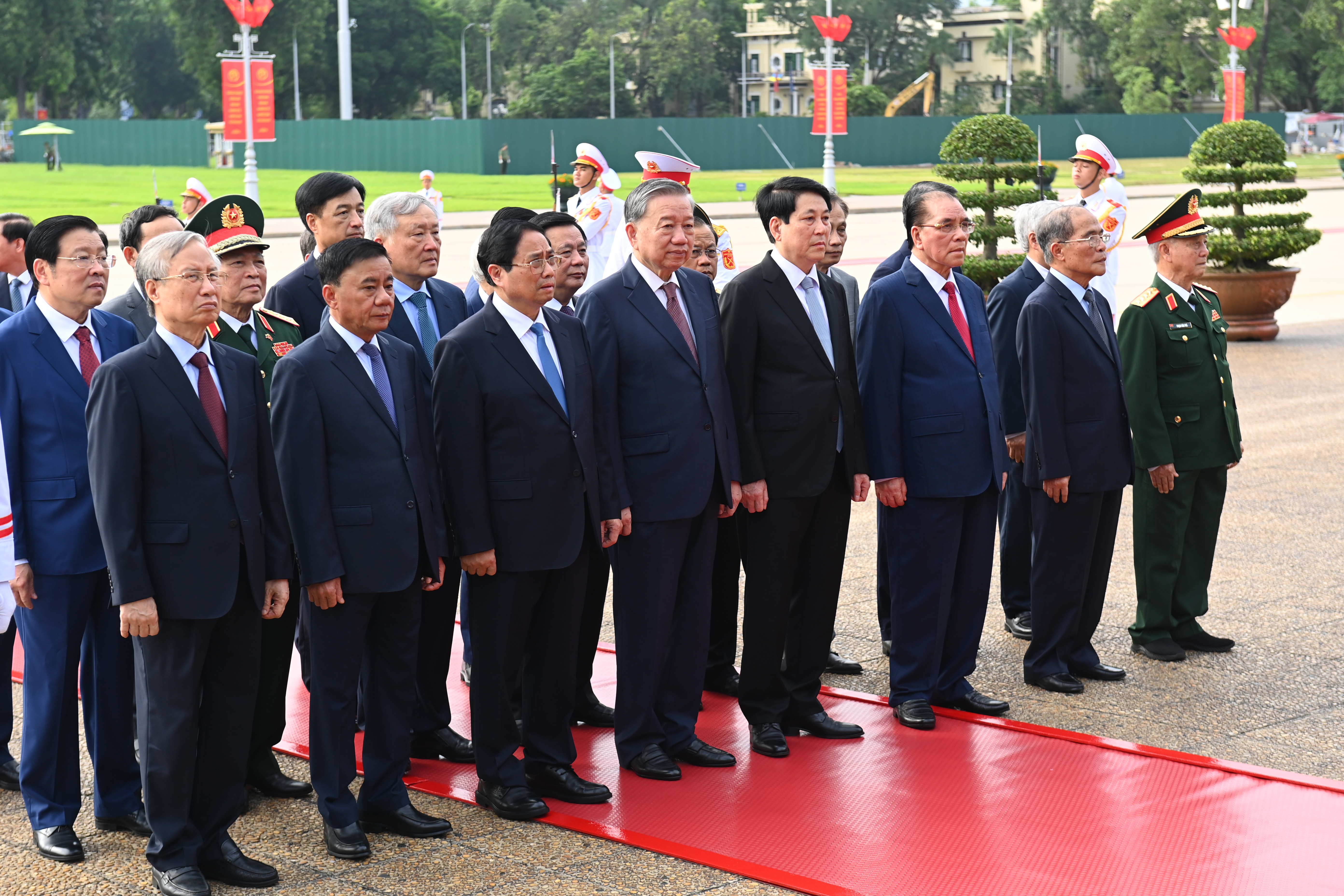 Lãnh đạo Đảng, Nhà nước vào Lăng viếng Chủ tịch Hồ Chí Minh và tưởng niệm các Anh hùng liệt sĩ nhân kỷ niệm 78 năm ngày Thương binh - Liệt sĩ