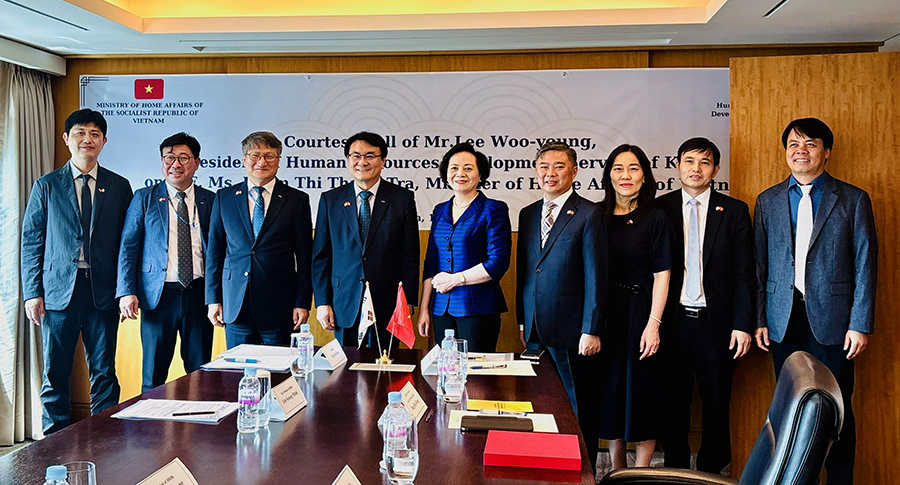 Bộ trưởng Bộ Nội vụ tiếp và làm việc với Chủ tịch Cơ quan phát triển nguồn nhân lực Hàn Quốc - HRDK