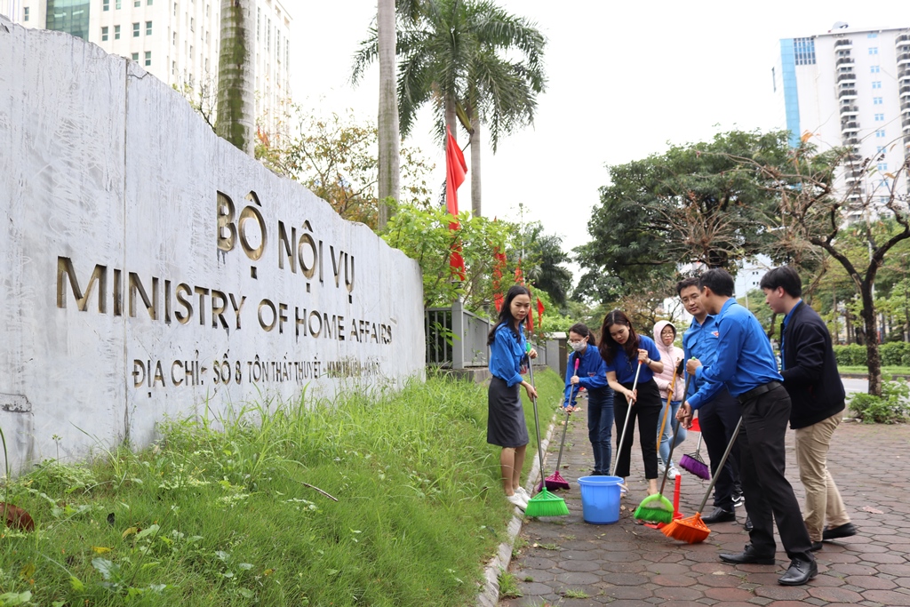 Bộ Nội vụ triển khai Công điện của Thủ tướng Chính phủ về đẩy mạnh thu gom ra thải, bảo vệ, giữ gìn vệ sinh môi trường trên toàn quốc