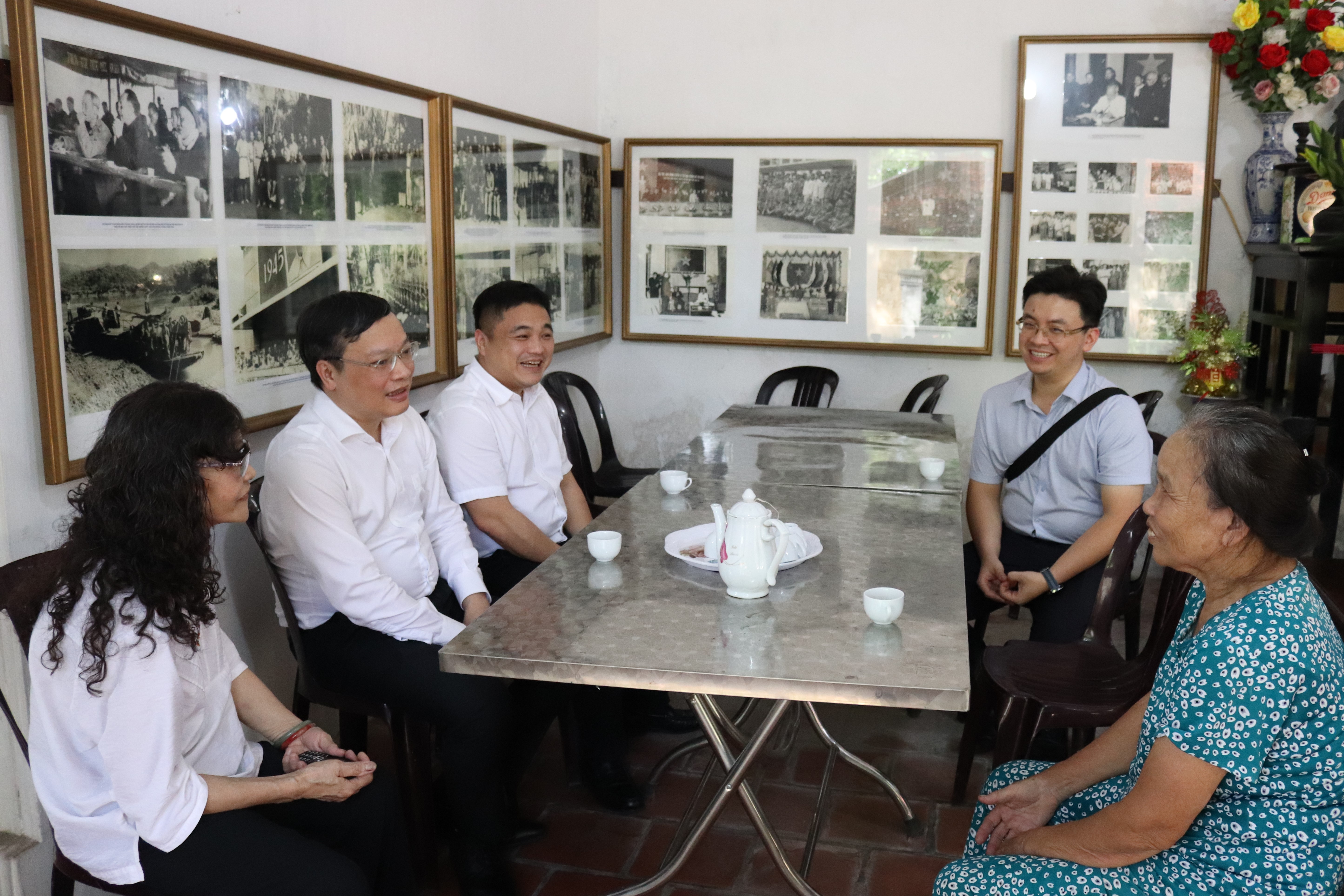 Lãnh đạo Bộ Nội vụ tri ân tưởng nhớ các đồng chí cố Bộ trưởng qua các thời kỳ nhân Kỷ niệm 80 năm Ngày thành lập Bộ