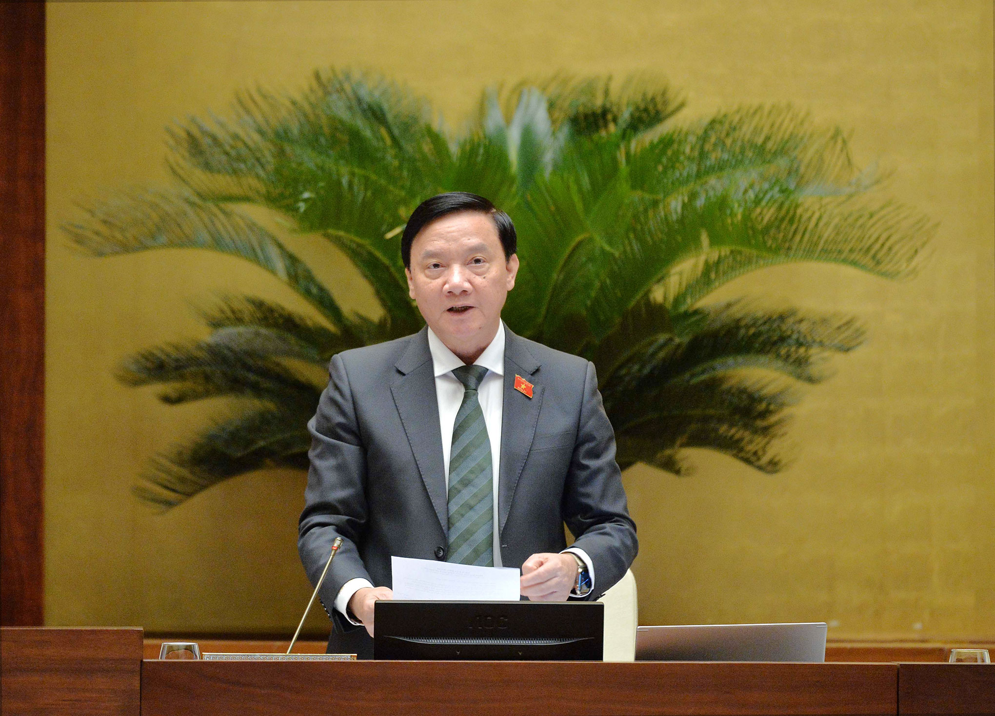 Phó Chủ tịch Quốc hội Nguyễn Khắc Định điều hành phiên họp. Ảnh: Hồ Long