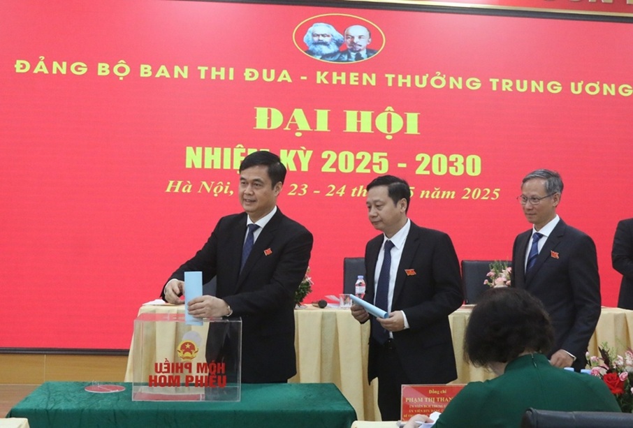 Đại hội tiến hành bầu cử