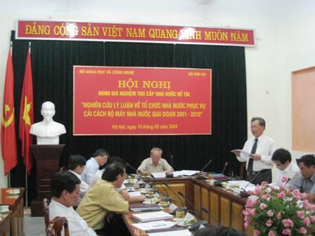 Nghiệm thu đề tài độc lập cấp nhà nước về "Nghiên cứu lý luận về tổ chức nhà nước phục vụ cải cách bộ máy nhà nước giai đoạn 2001-2010" 