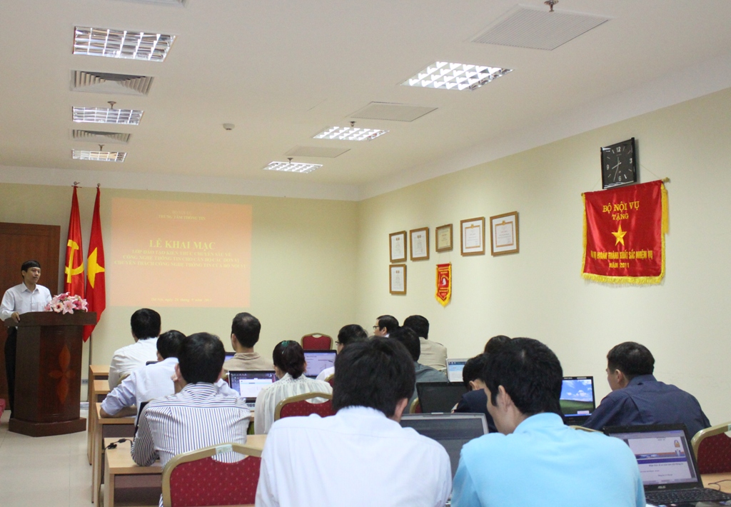 Khai mạc Lớp đào tạo kiến thức chuyên sâu về công nghệ thông tin cho cán bộ các đơn vị chuyên trách công nghệ thông tin của Bộ Nội vụ