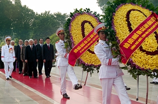 Lãnh đạo Đảng, Nhà nước viếng Chủ tịch Hồ Chí Minh và các Anh hùng liệt sĩ