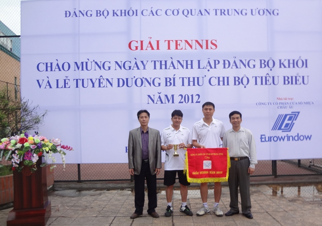 Giải Tennis chào mừng Ngày thành lập Đảng bộ Khối và Lễ tuyên dương Bí thư Chi bộ tiêu biểu năm 2012