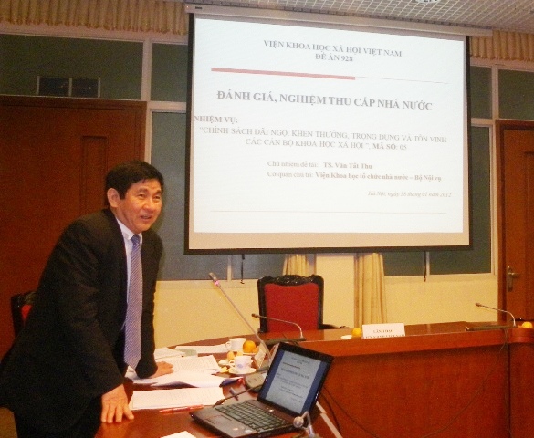 Đánh giá, nghiệm thu cấp Nhà nước Nhiệm vụ khoa học “Chính sách đãi ngộ, trọng dụng, khen thưởng và tôn vinh cán bộ khoa học xã hội”