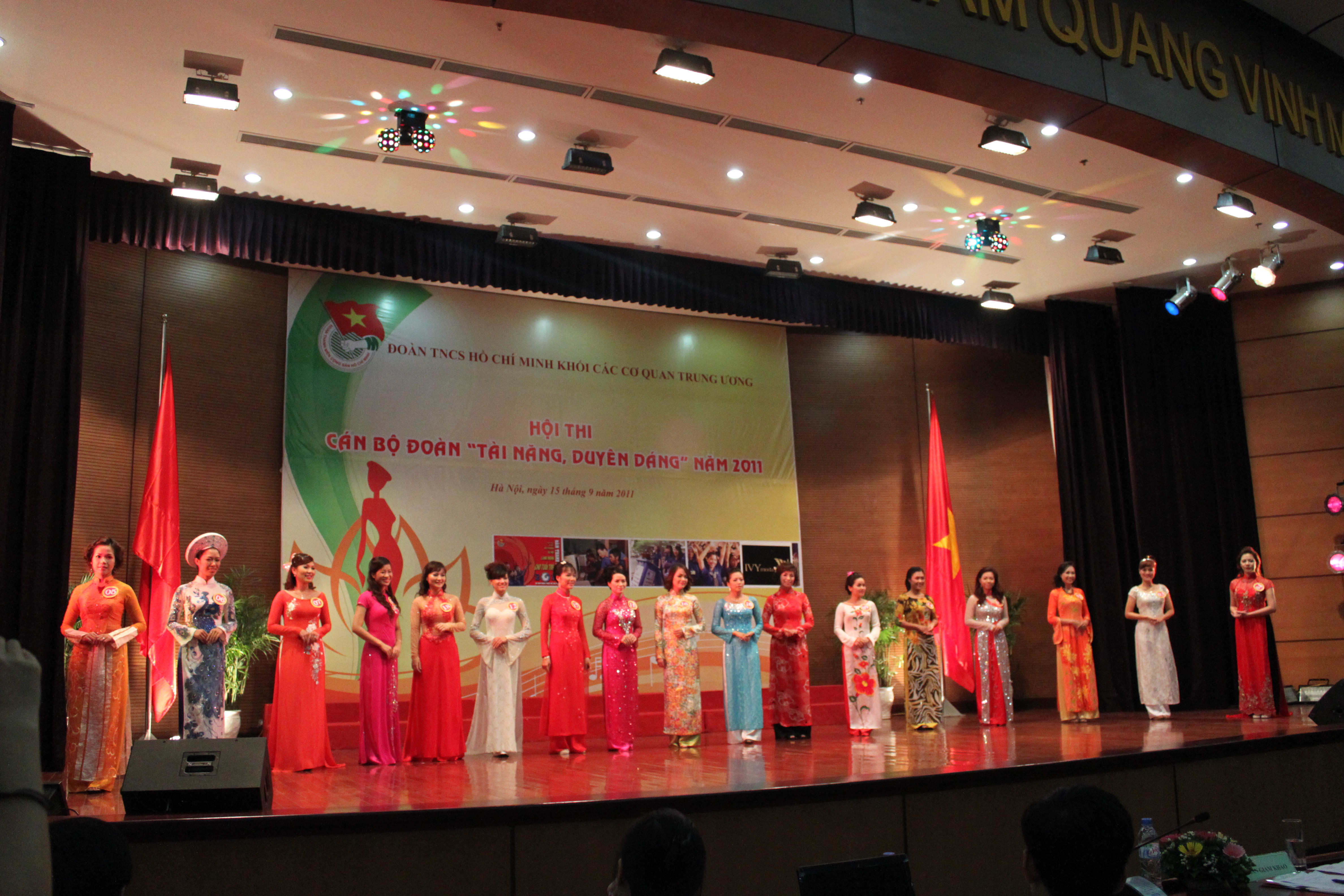 Chung kết Hội thi Cán bộ Đoàn: “Tài năng, duyên dáng” năm 2011