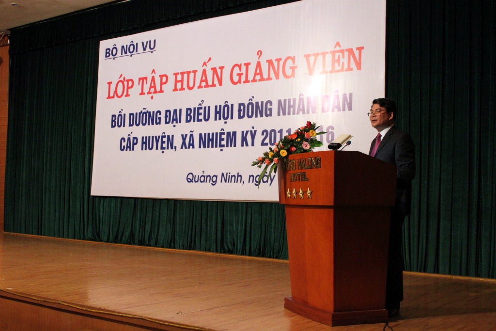 Lớp Tập huấn giảng viên bồi dưỡng đại biểu Hội đồng nhân dân cấp huyện, xã nhiệm kỳ 2011 - 2016