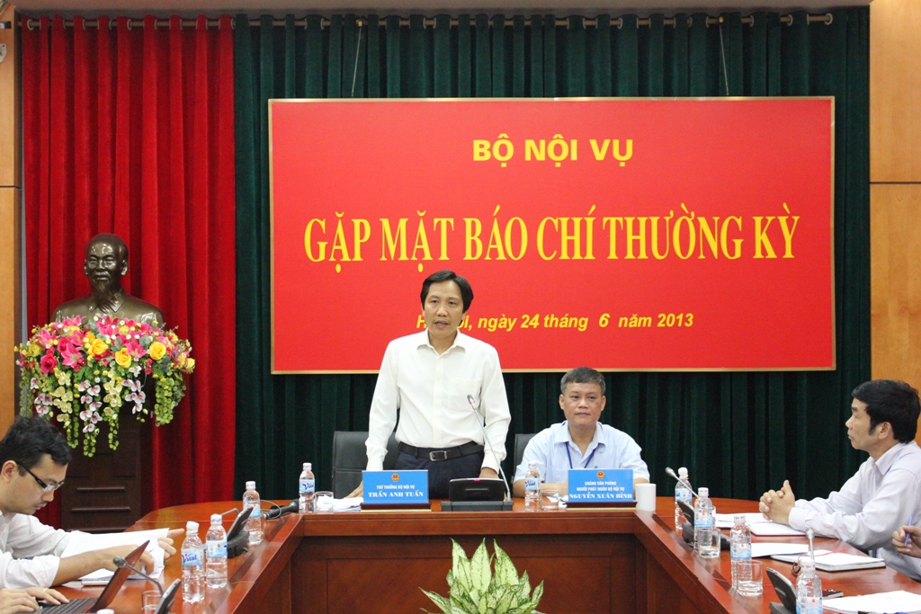 Gặp mặt báo chí thường kỳ tháng 6/2013