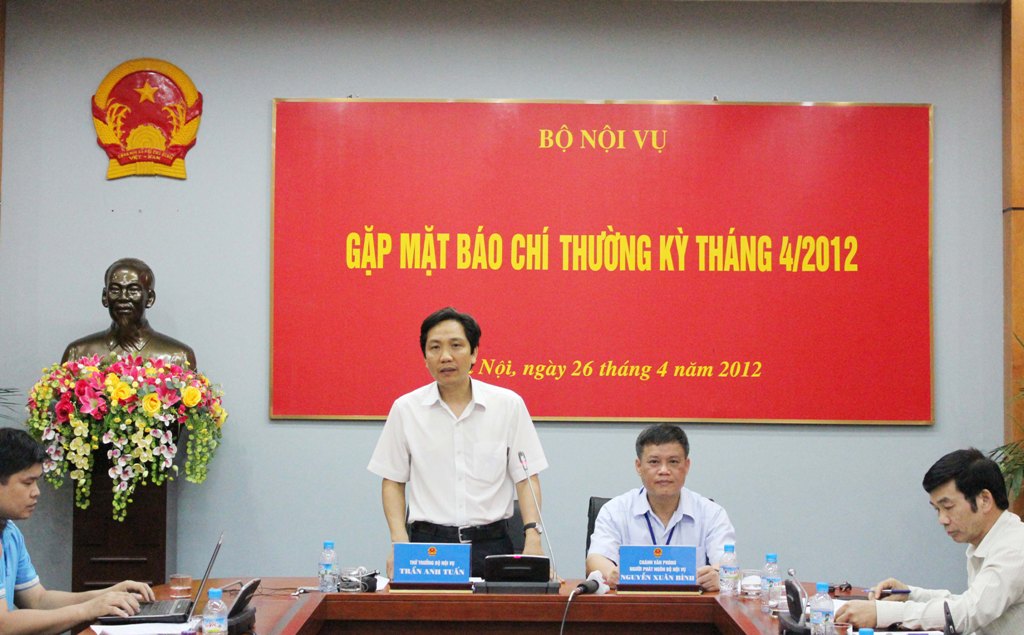 Gặp mặt báo chí thường kỳ tháng 4/2012