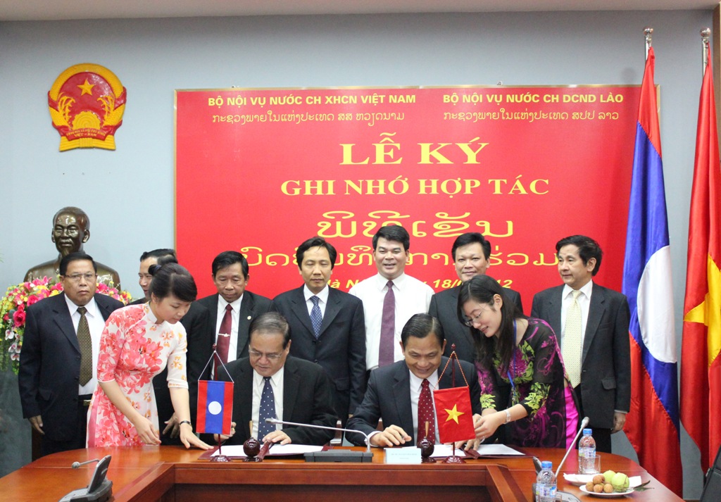 Lễ ký Ghi nhớ hợp tác giữa Bộ Nội vụ nước Cộng hòa xã hội chủ nghĩa Việt Nam và Bộ Nội vụ nước Cộng hòa dân chủ nhân dân Lào