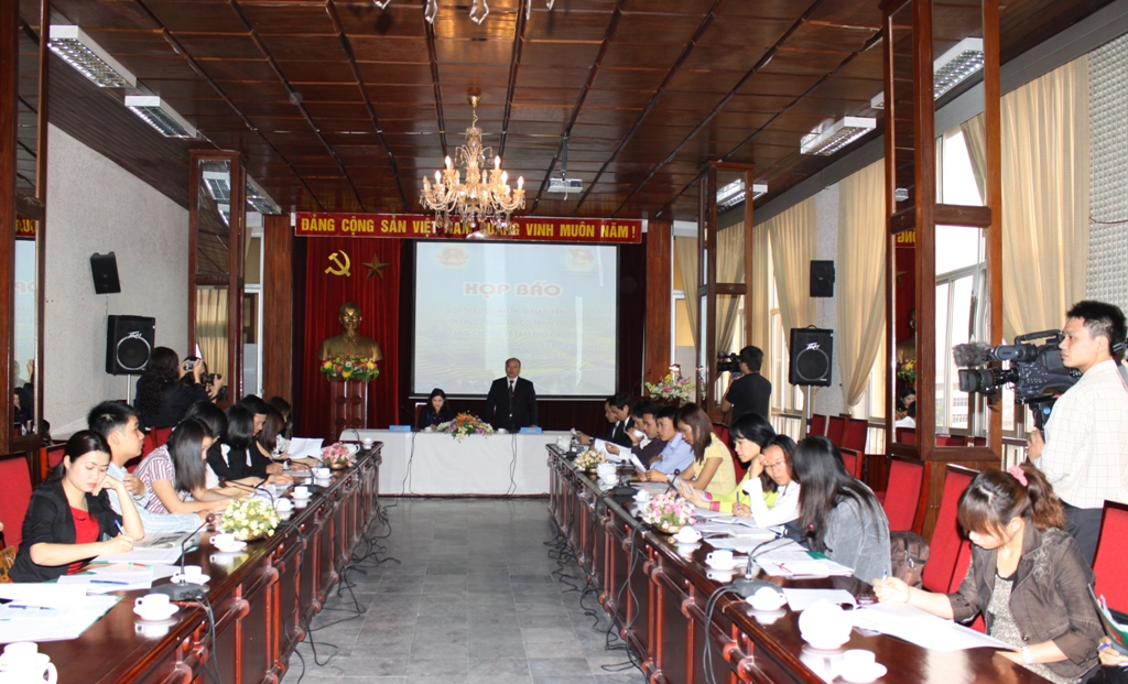 Họp báo giới thiệu Dự án thí điểm “Tuyển chọn 600 tri thức trẻ ưu tú, có trình độ đại học tăng cường về làm Phó Chủ tịch Ủy ban nhân dân xã thuộc 62 huyện nghèo”