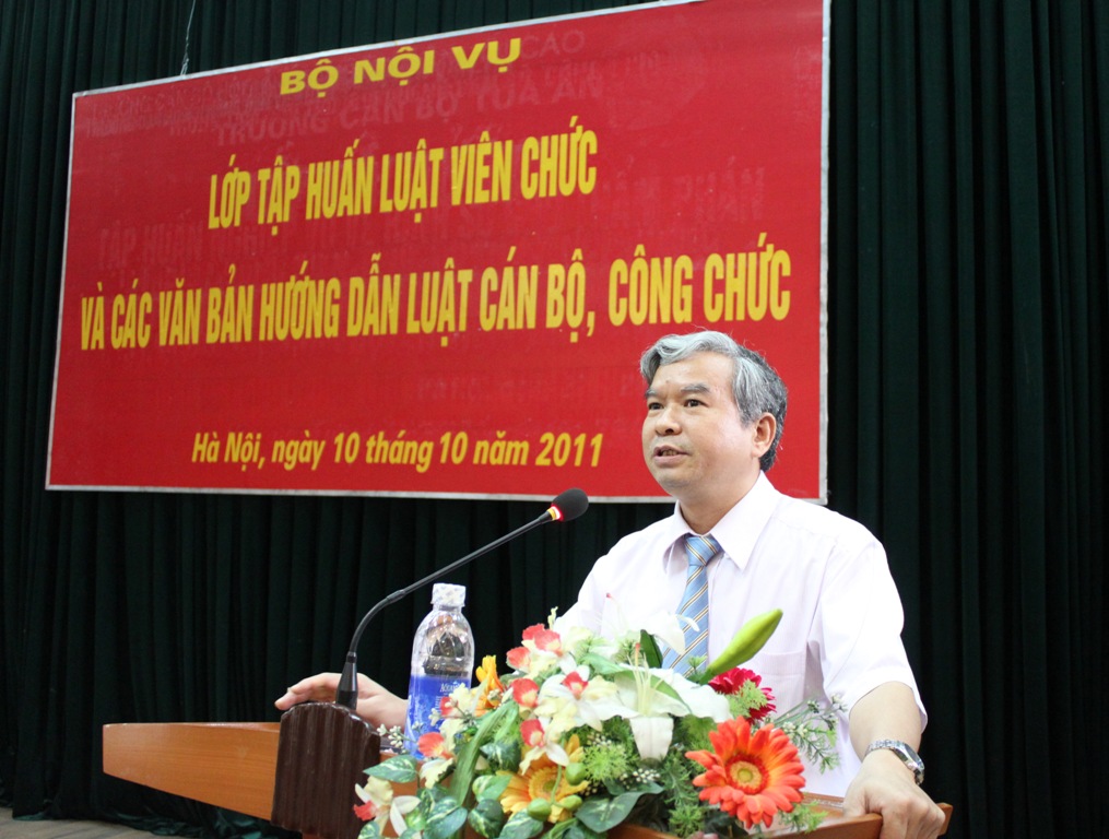Khai mạc Lớp Tập huấn Luật Viên chức và các văn bản hướng dẫn Luật Cán bộ, công chức