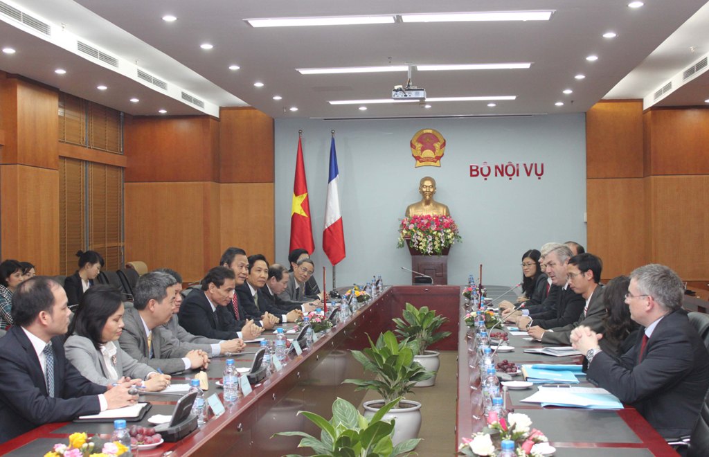 Bộ trưởng Bộ Nội vụ Nguyễn Thái Bình hội đàm với  Bộ trưởng Bộ Công vụ Cộng hòa Pháp François Sauvadet