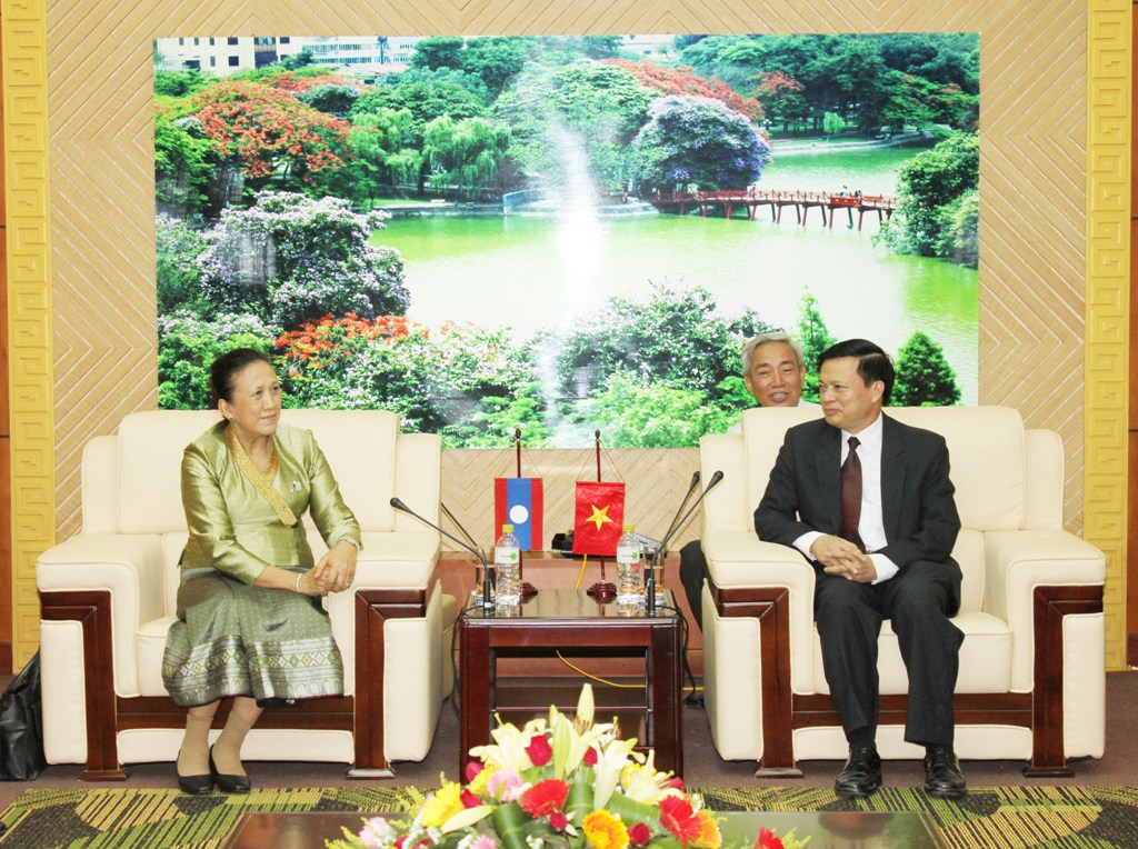 Bộ trưởng Bộ Nội vụ Trần Văn Tuấn tiếp Bộ trưởng, Tổng cục trưởng Tổng cục Hành chính và Quản lý công chức - Cơ quan phủ Thủ tướng Lào