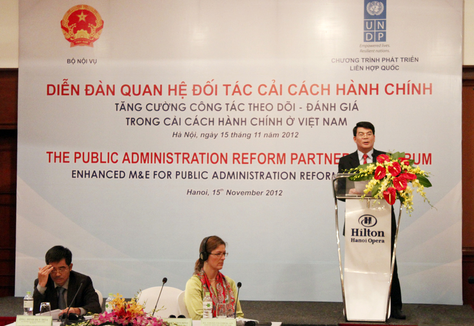 Diễn đàn quan hệ đối tác cải cách hành chính năm 2012 về "Tăng cường công tác theo dõi - đánh giá trong cải cách hành chính ở Việt Nam"