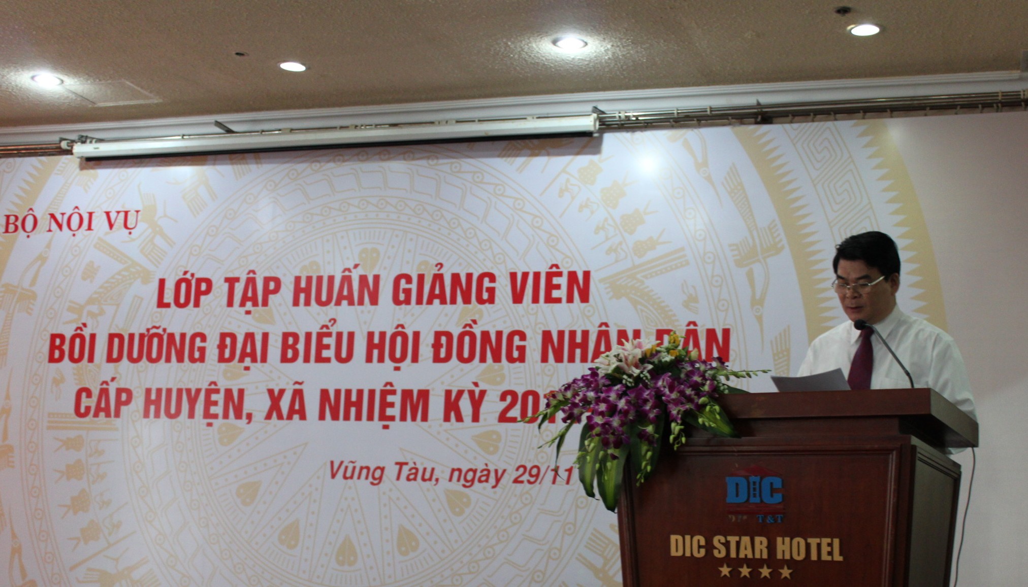 Khai mạc Lớp Tập huấn giảng viên bồi dưỡng đại biểu Hội đồng nhân dân cấp huyện, xã nhiệm kỳ 2011 - 2016 tại thành phố Vũng Tàu