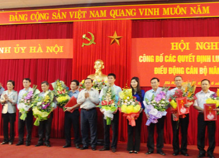 Thành ủy Hà Nội công bố quyết định điều động, luân chuyển 23 cán bộ