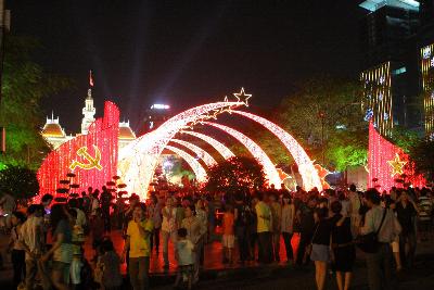 Các địa phương vui mừng chào đón năm mới 2011