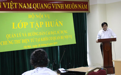 Lớp Tập huấn quản lý và hướng dẫn cài đặt, sử dụng Chứng thực điện tử tại khối cơ quan Bộ Nội vụ.