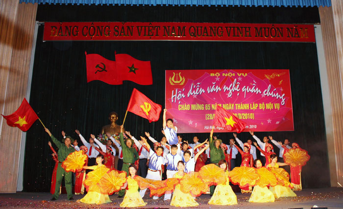 Hội diễn văn nghệ  quần chúng chào mừng 65 năm ngày thành lập Bộ Nội vụ (28/8/1945 - 28/8/2010)