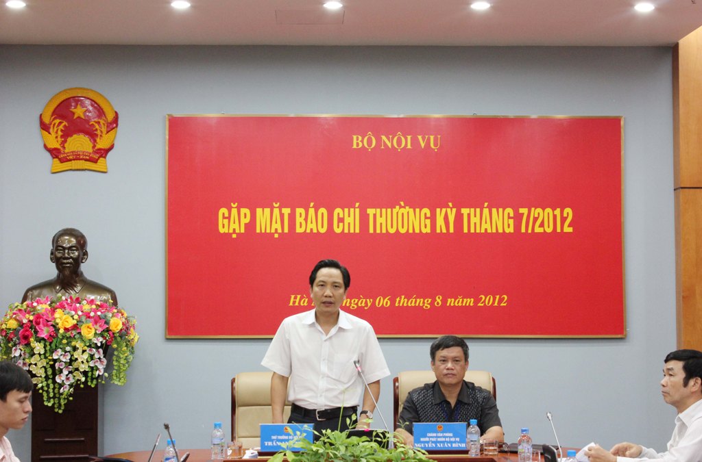 Gặp mặt báo chí thường kỳ tháng 7/2012
