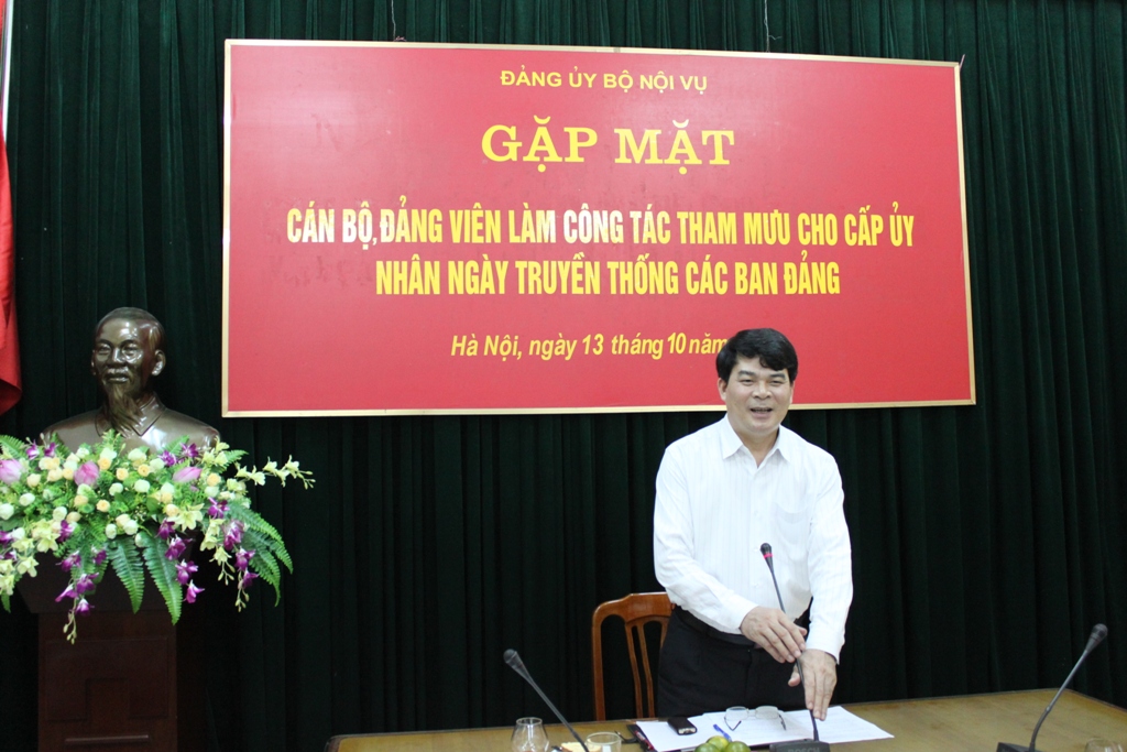 Găp mặt cán bộ, đảng viên làm công tác tham mưu cho cấp ủy nhân ngày truyền thống các ban Đảng