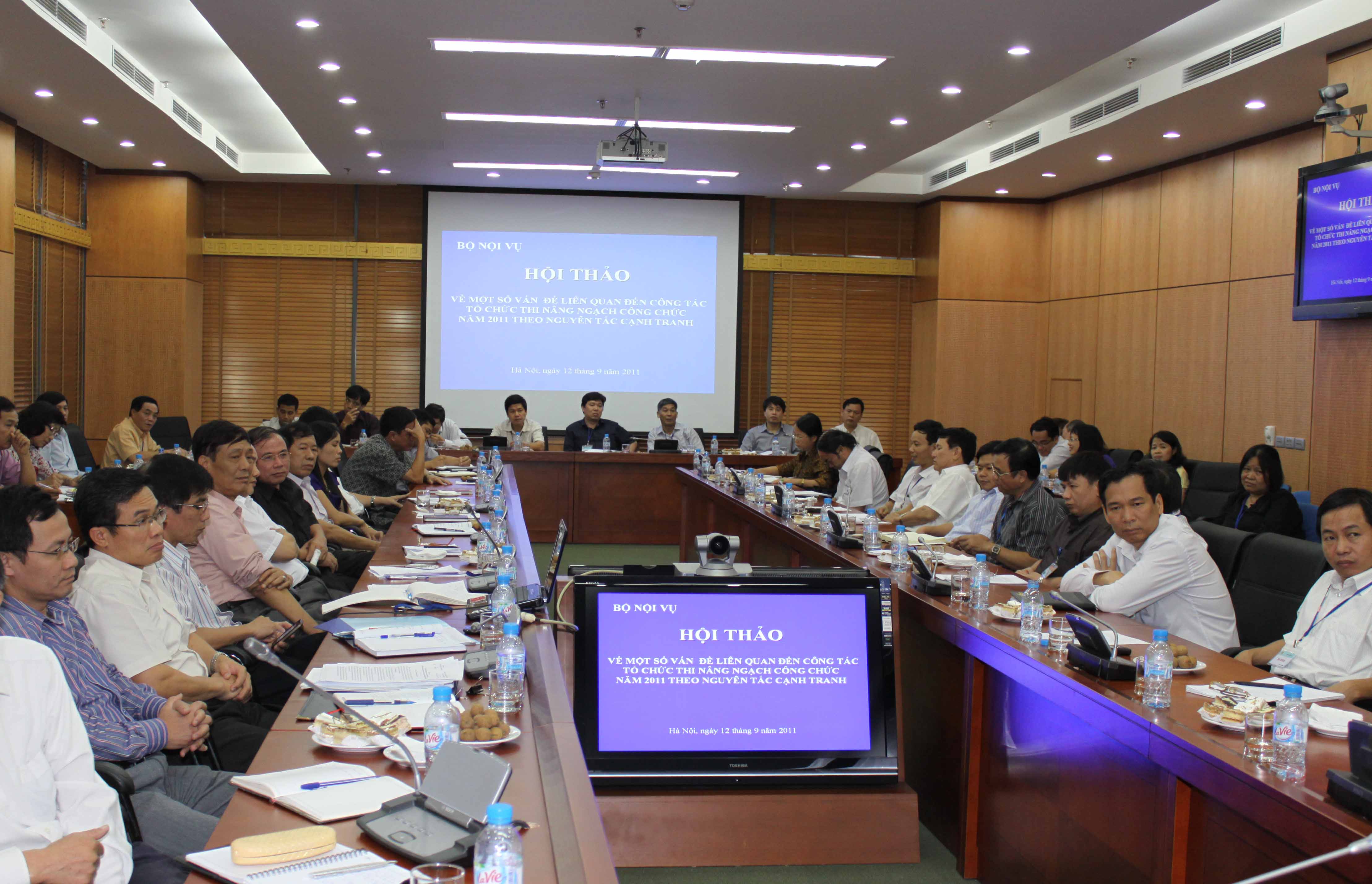 Hội thảo về một số vấn đề liên quan đến công tác tổ chức thi nâng ngạch công chức năm 2011 theo nguyên tắc cạnh tranh