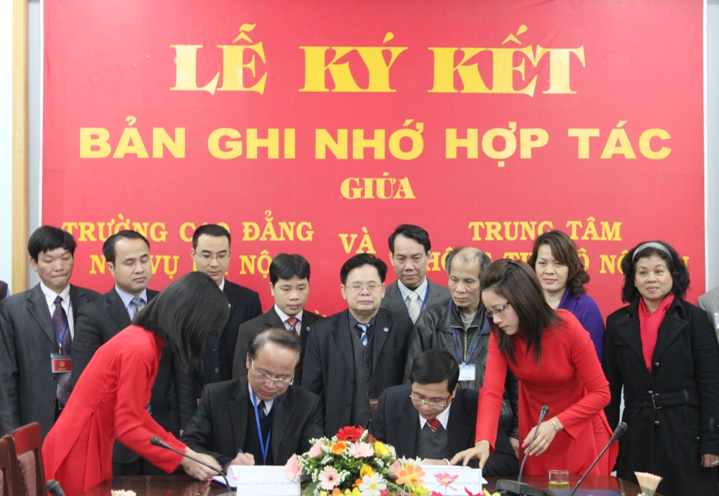 Lễ ký kết Bản ghi nhớ hợp tác giữa Trường Cao đẳng Nội vụ Hà Nội và Trung tâm Thông tin - Bộ Nội vụ