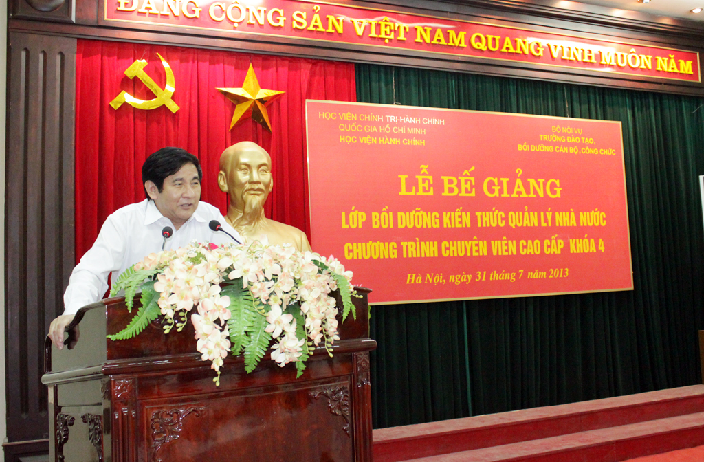 Lễ bế giảng lớp bồi dưỡng kiến thức quản lý nhà nước chương trình chuyên viên cao cấp khóa 4